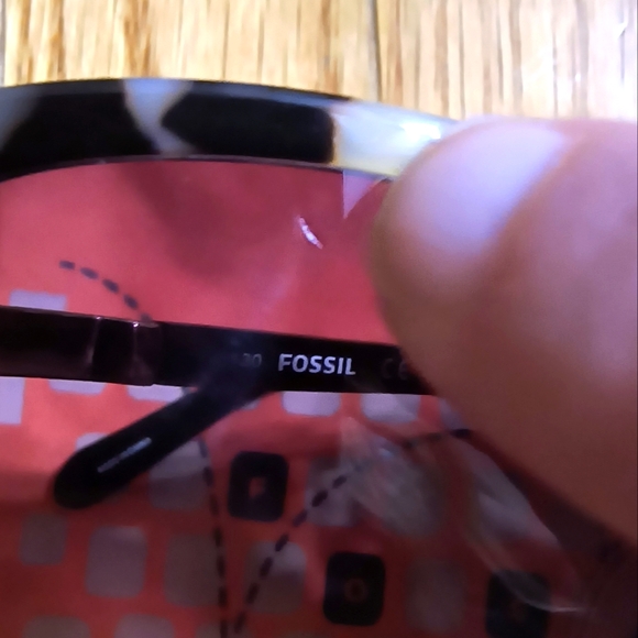 Fossil sunglasses, black and tan marbled with orange carrying case - Picture 4 of 10